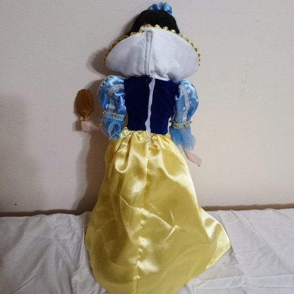 Snow White Porcelain Doll - Picture 6 of 6